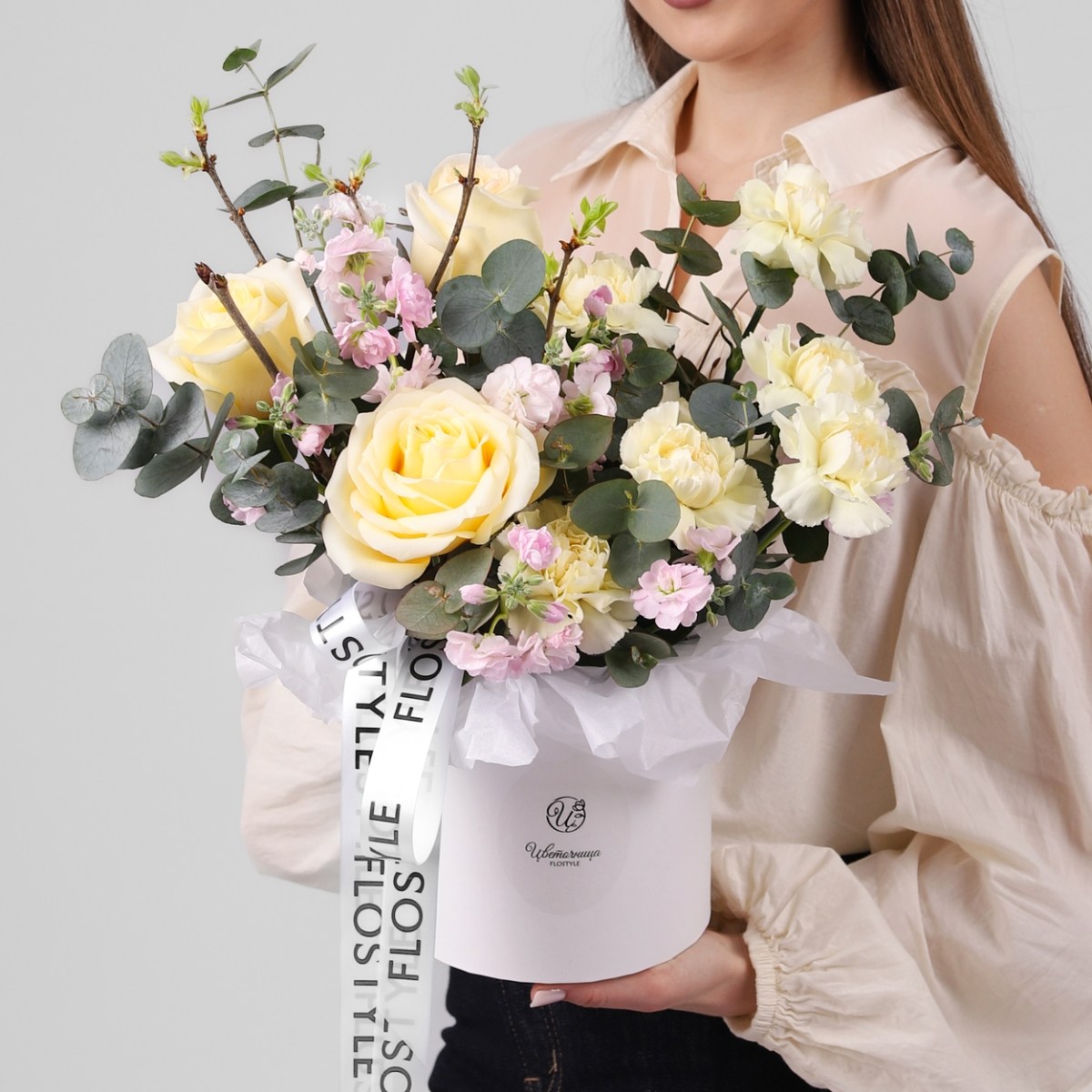 vesennij buket v korzine 379